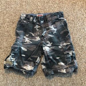 Levi’s boys size 7 cargo shorts.